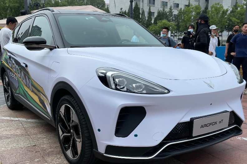 极狐阿尔法S、阿尔法T国安版亮相，加入北京国安队元素