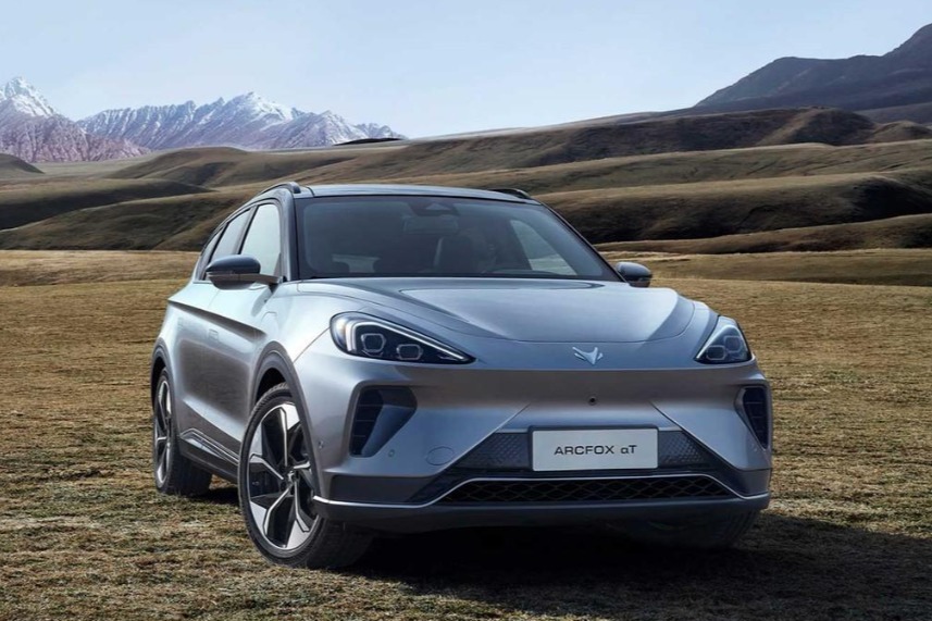 起步比老款便宜2万多+配置升级，新款极狐阿尔法S、阿尔法T更值得买？