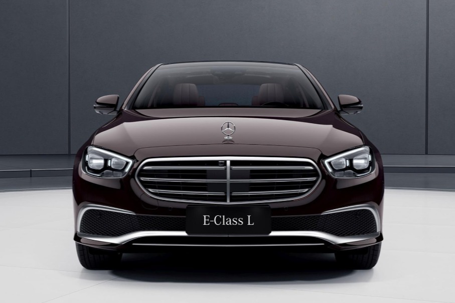 新款奔驰E级长轴距上市，比老款贵2千元新增手机无线充电