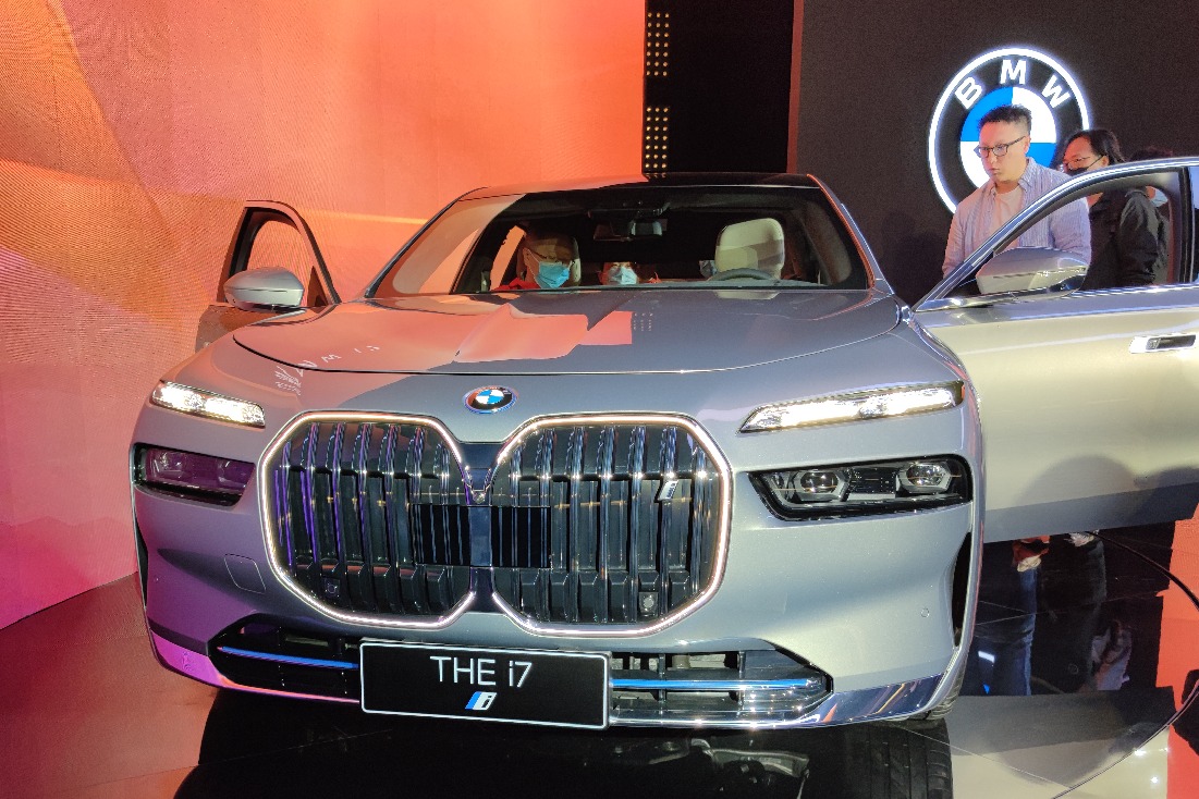 BMW全新大型豪华纯电动轿车i7全球首发，电动版7系能给你何种奢华享受？