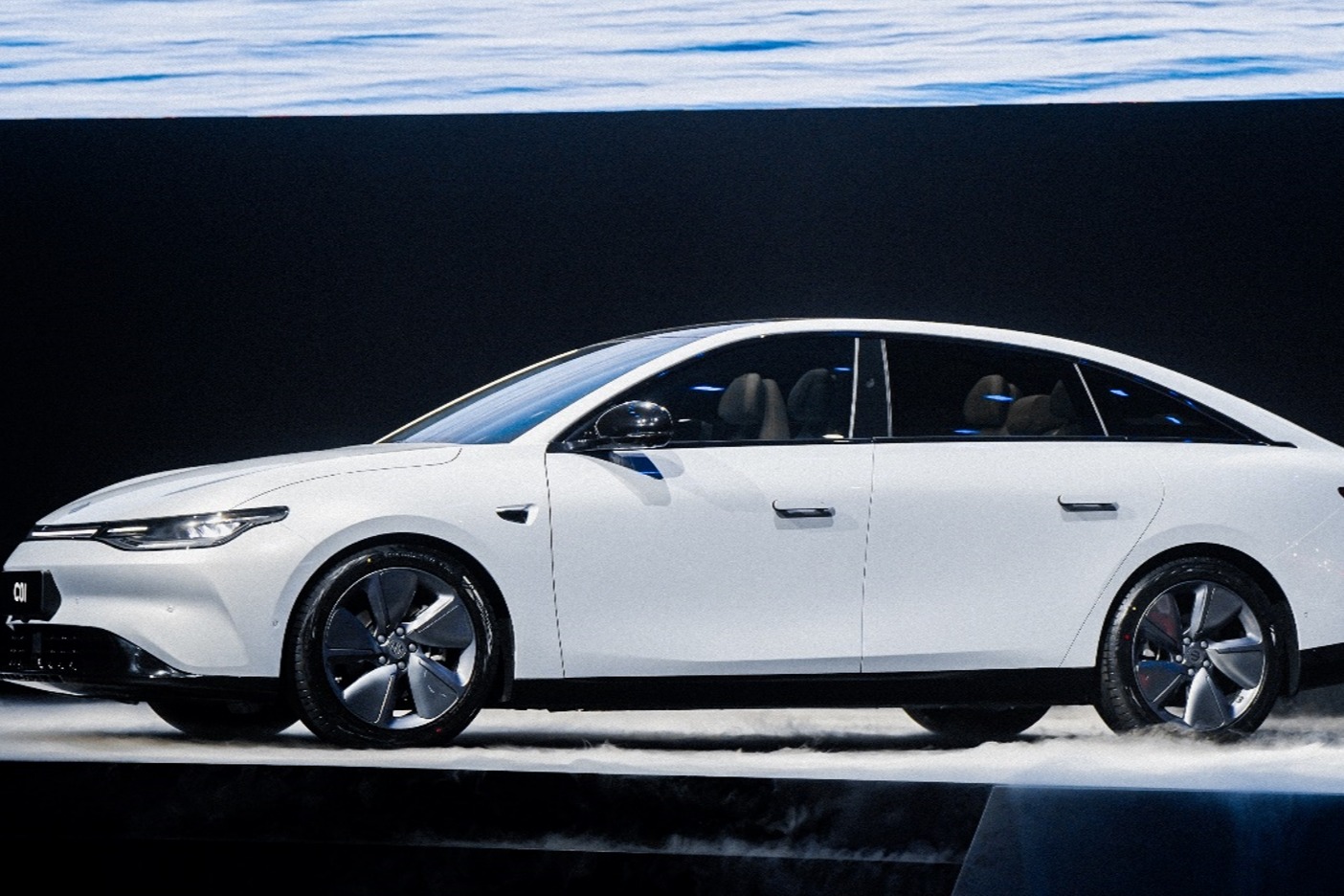 零跑C01正式预售，18-27万的价格能否成为一匹电动车界的黑马？