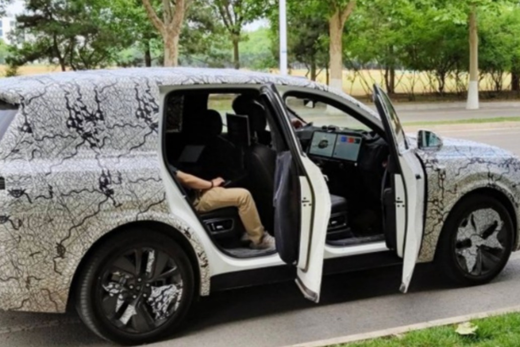 理想X02内饰谍照曝光，预计2023年上市的中大型SUV
