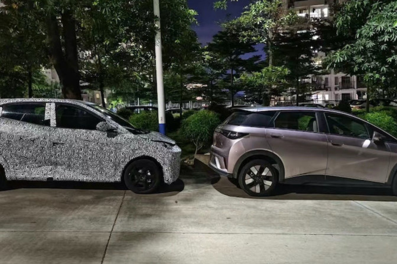 比亚迪海鸥再曝新谍照，海鸥和海豚同框出镜看看到底差在哪里