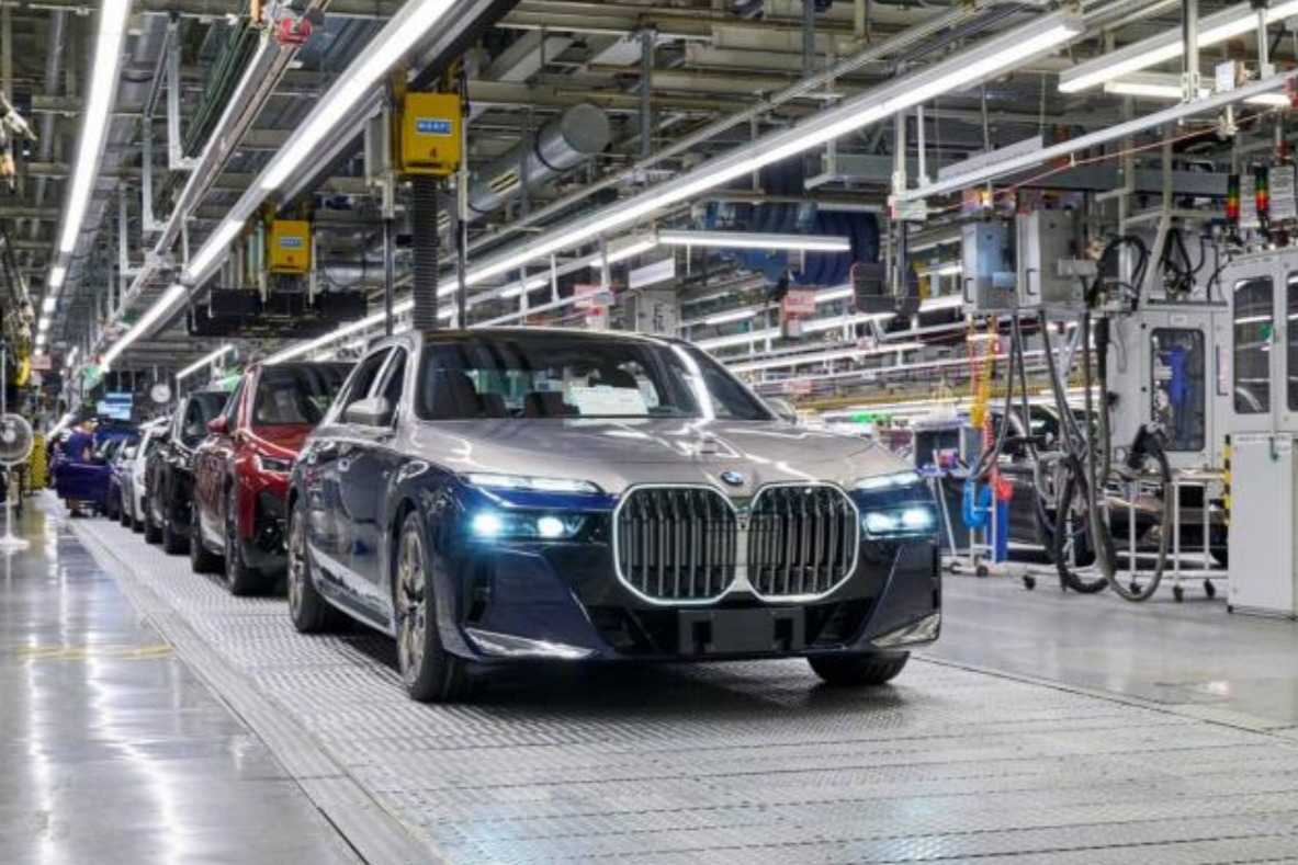 全新一代宝马7系/i7于丁戈尔芬工厂下线 预计今年第三季度启动交付