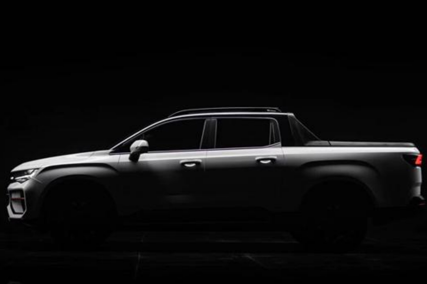 吉利RADAR品牌皮卡最新预告，前后贯穿灯组点亮效果十足