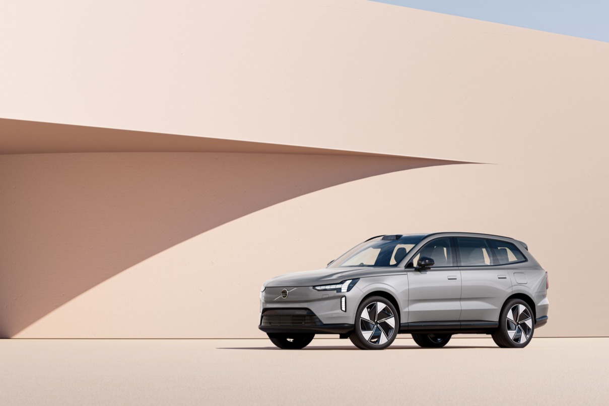 再次定义汽车安全 全新纯电旗舰SUV沃尔沃EX90全球首秀 