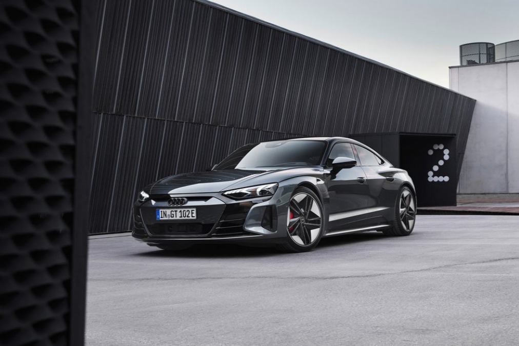 纯电西装暴徒奥迪RS e-tron GT预售148万 限量20台3.3秒破百