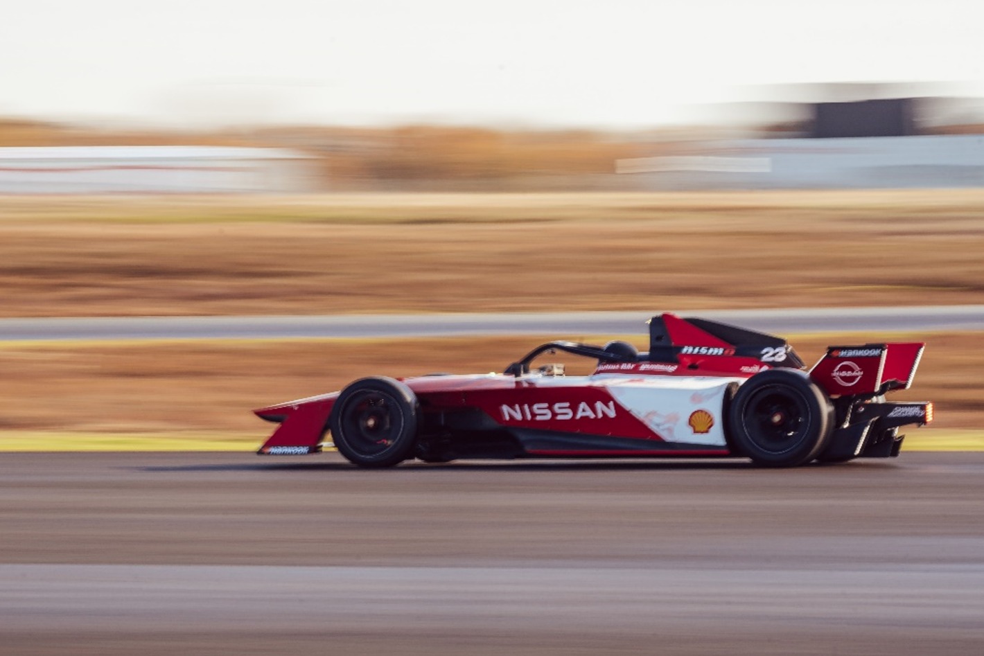 日产Formula E车队全新Gen3赛车首次亮相季前测试赛