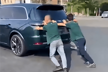 提車開出不到三公里，理想L9就擺爛十字路口，五百萬內(nèi)最好就這？