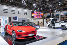 新款特斯拉Model S/X國內(nèi)首秀，1000匹2.1秒破百，車機能玩3A大作？