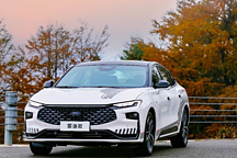 新一代蒙迪歐“科技旗艦版”，炫酷拉花、車內(nèi)K歌，值得買嗎？