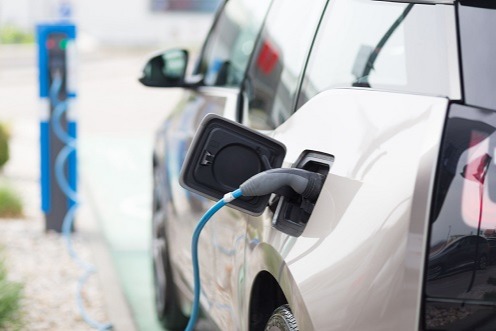 2011年電動汽車全球投資額達2730億美元，中國為主導力量