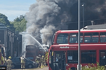 電動公交發(fā)生爆炸起火！