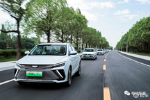 吉利帝豪L雷神Hi·X超級(jí)電混首批交付