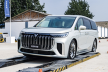 岚图梦想家，产品力单挑埃尔法，营销还需再加强