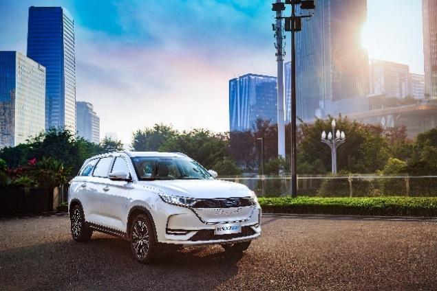 首款纯电SUV、MPV发布，长安欧尚电动化连落两子！