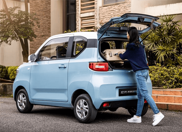 27馬力 不到3米！五菱宏光MINI EV預(yù)售僅2.98萬元起