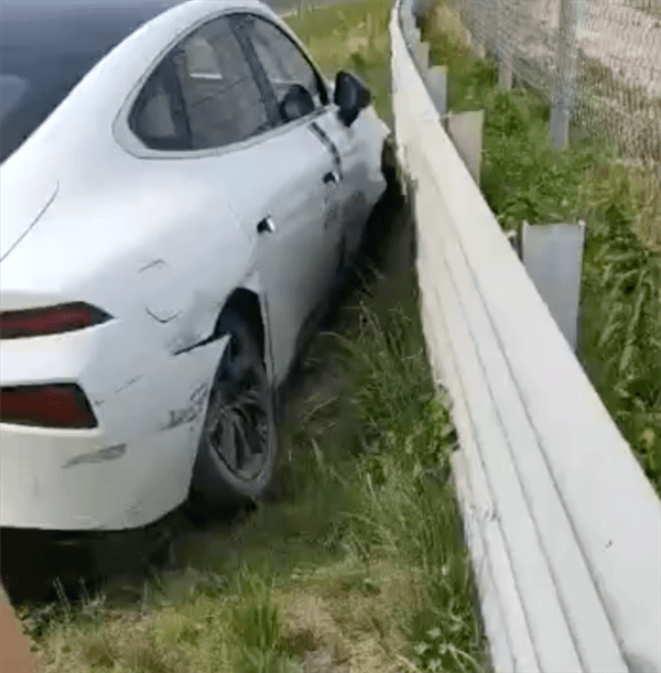 小鵬P7試駕撞車 ABS系統(tǒng)遭質(zhì)疑！官方回應(yīng)：駕駛員操作不當