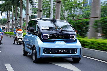 新宝骏E300来了，比奔驰SMART还漂亮，有望成为新爆款