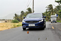 暴雨里试驾吉利博瑞ePro混动，惊喜大于预期，值得买来家用吗