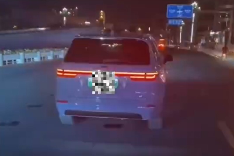 底盘件破裂、机油泄露，理想ONE行驶中发生意外