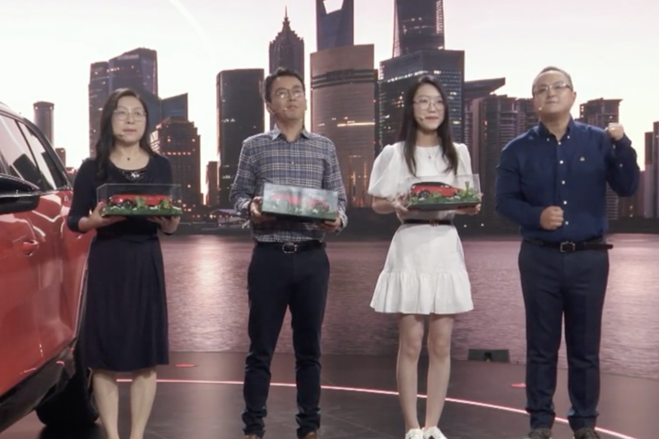 购车可享2年免费商业险等福利，上汽奥迪Q5 e-tron正式交付