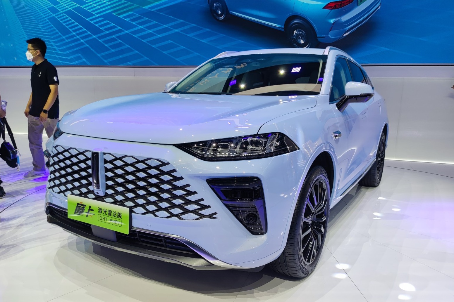 谁说传统车企就慢一步?魏牌携手高通毫末造的激光雷达版摩卡来了