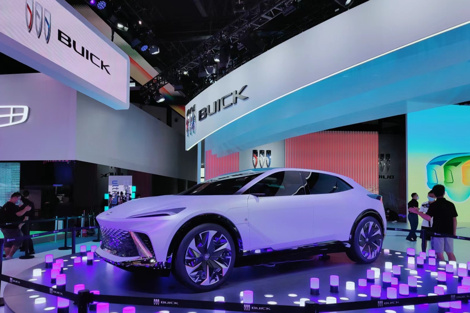 别克昂扬成都车展首发，为探享家打造的高能SUV