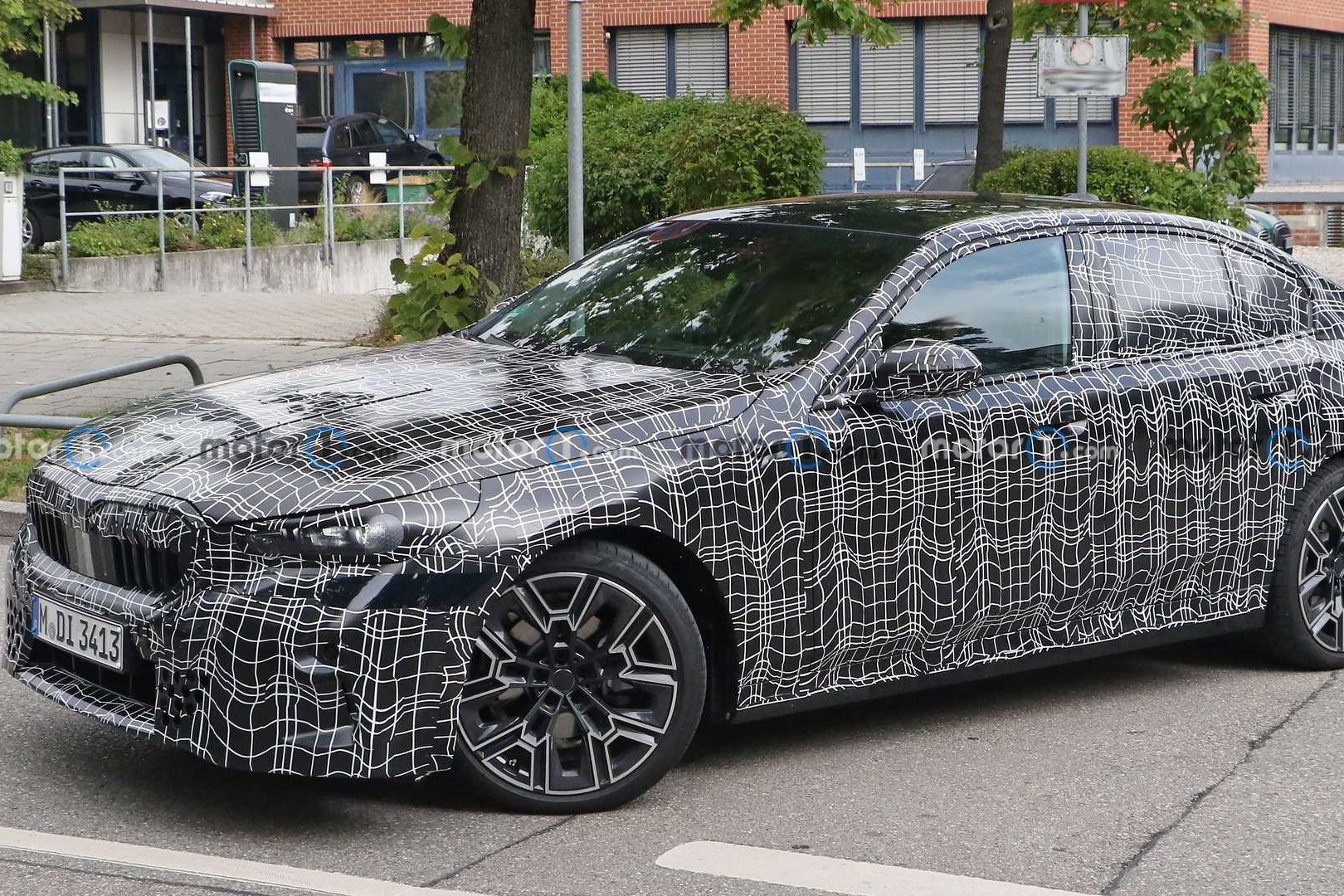 全新宝马5系将推出i5纯电动版，最早于2023年发布