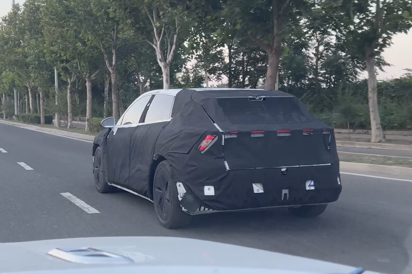 疑似集度ROBO-01量产版测试车曝光，计划在今年秋季亮相