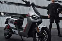 ?小牛F400T兩輪電動車，破風機甲造型，最適合年輕人