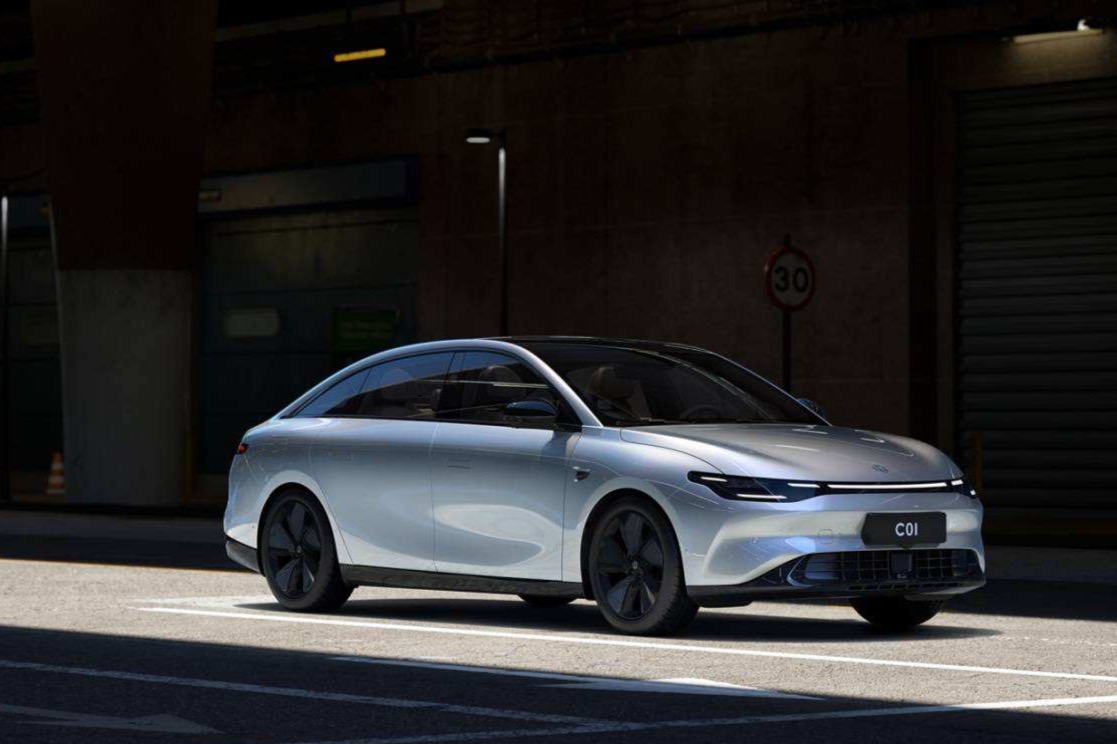 20-30万元买纯电轿车，零跑C01、汉EV、哪吒S怎么选？