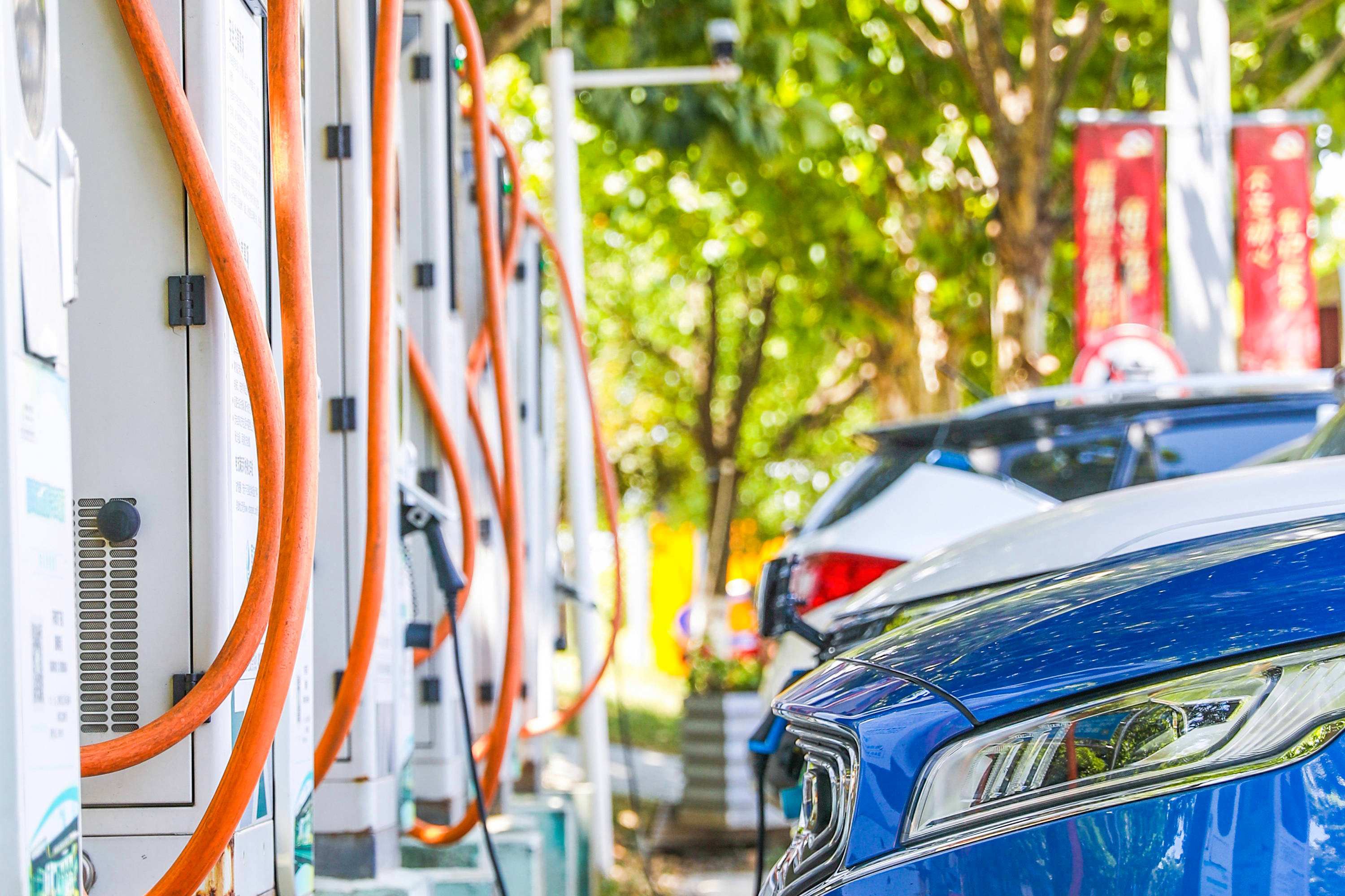 中汽协：11 月新能源汽车销量 78.6 万辆，同比增长 72.3%