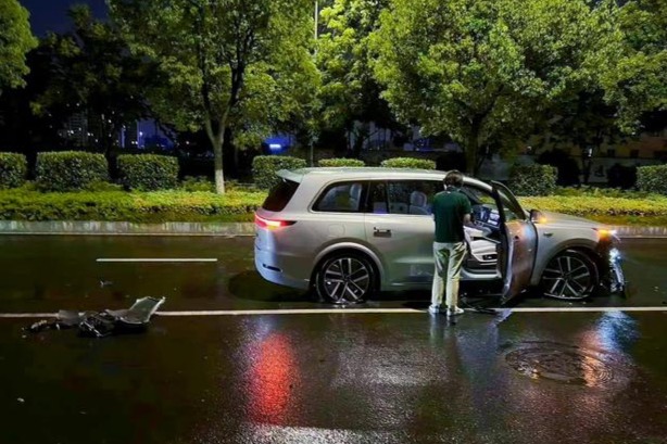 惊悚!理想车主夜间驾车中控显示有人追,李想草率回应