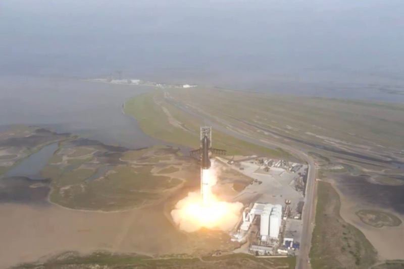 SpaceX星舰首次试飞爆炸，马斯克表示：学到很多东西，过几天再试!