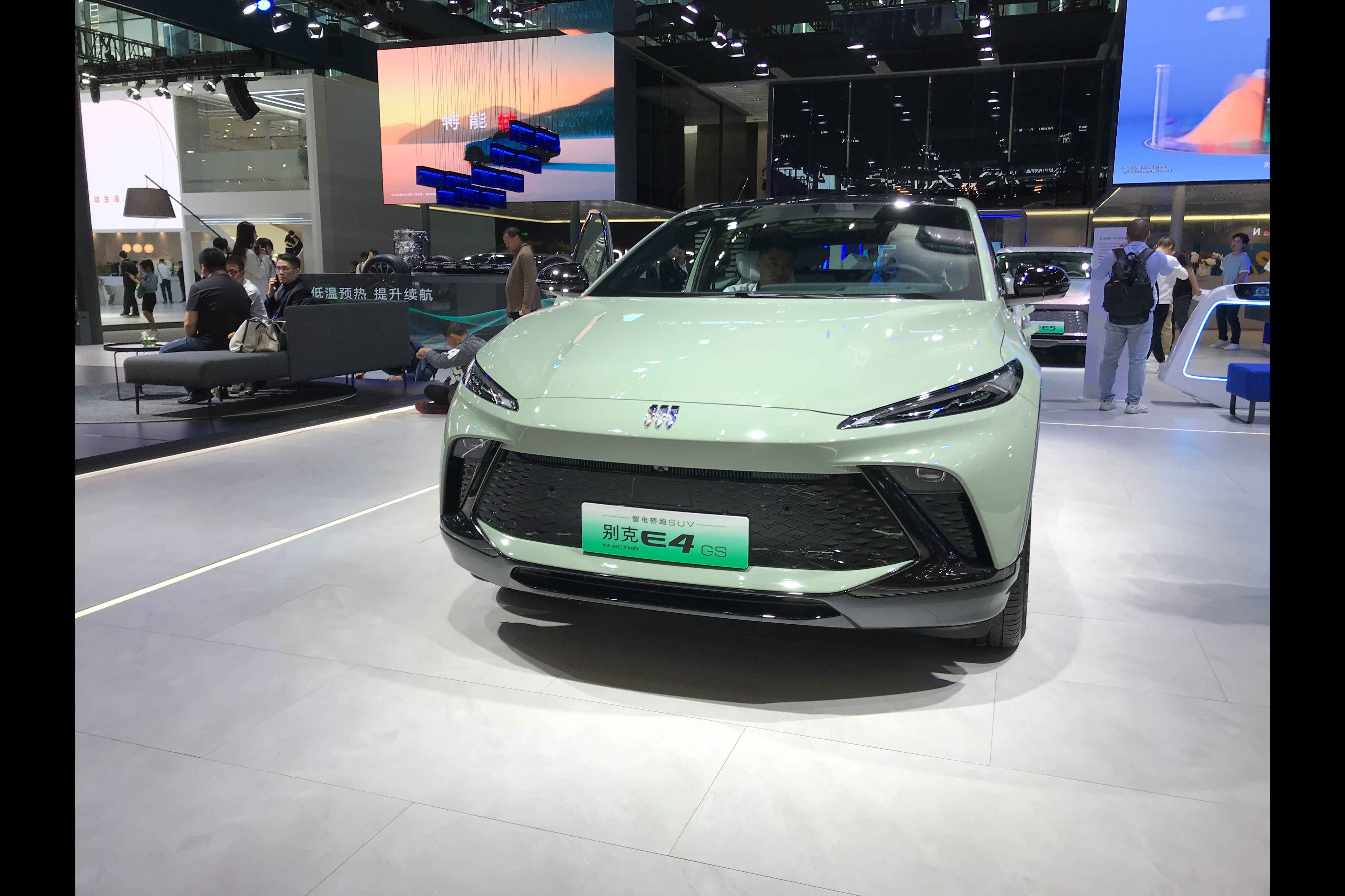 主打年轻运动的轿跑SUV别克E4，成为广州车展上的焦点车型