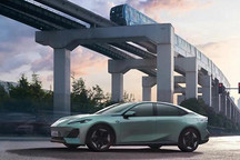 全新平臺(tái)賦能硬核實(shí)力，長(zhǎng)安深藍(lán)SL03不愧為新能源王炸