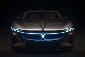 岚图火线上阵欲借东风 中国汽车品牌高端化吹响集结号