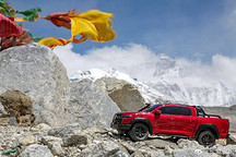 国产越野皮卡的至暗时刻：长城炮被困 酷路泽施救 但拖钩却飞了