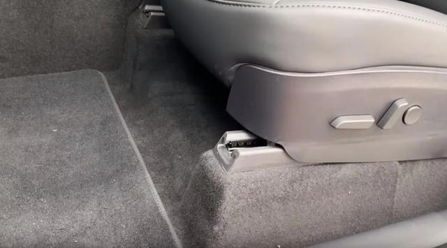 外媒試駕Model Y：做工有提升 但依舊粗糙