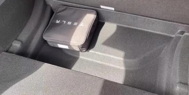 外媒試駕Model Y：做工有提升 但依舊粗糙