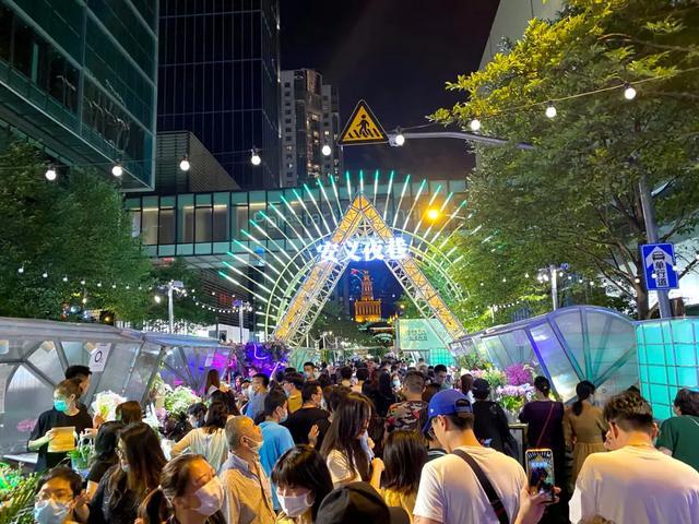 安義夜巷升起最亮的星：上海極星空間帶來不一樣的電動生活