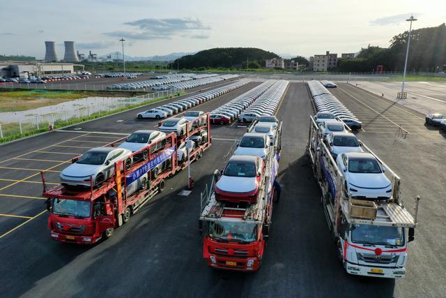 “肇庆造车”大规模出货，小鹏P7交付正式启动