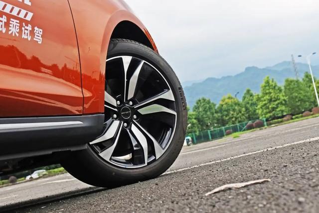 手握30萬元 為什么我會推薦賽力斯SF5而不是Model 3？