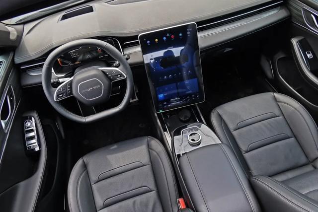 手握30萬元 為什么我會推薦賽力斯SF5而不是Model 3？