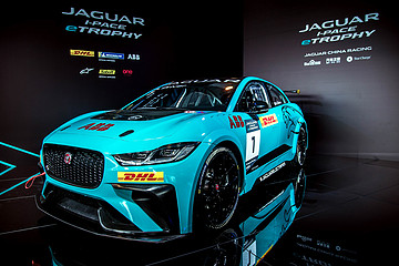 Formula E方程式進(jìn)行三亞比賽 捷豹I-PACE成為主力車隊(duì) 還有各位明星來站臺(tái)
