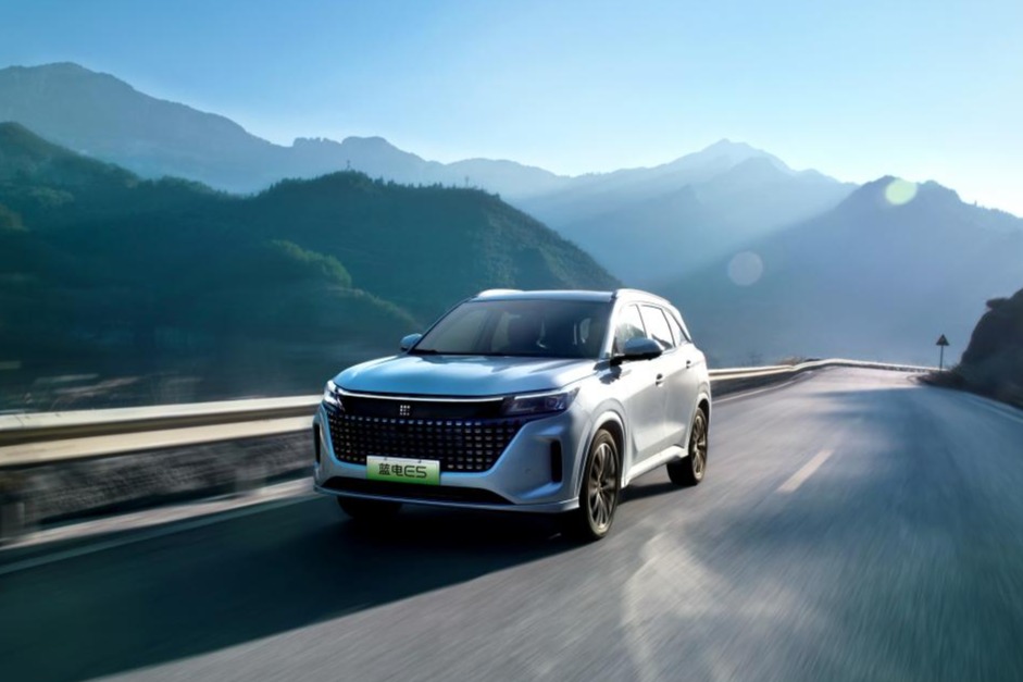 电比油低  更低更大更强 中型SUV蓝电E5 9.98万元起