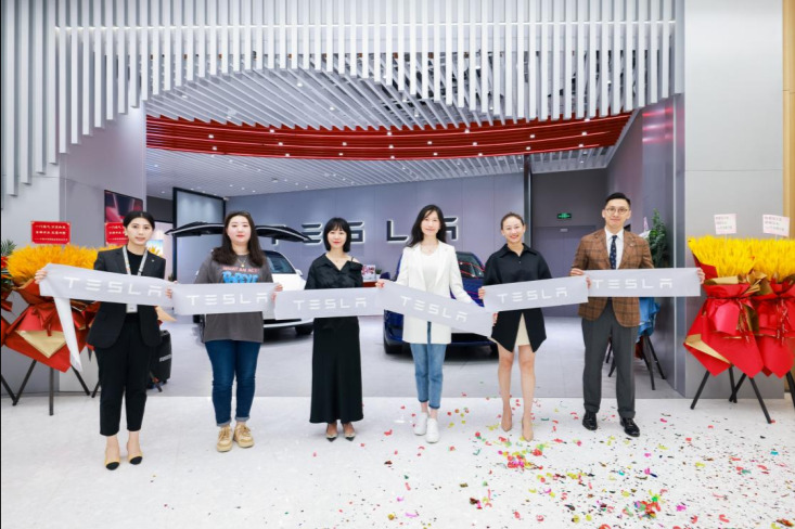 特斯拉周边精品首发 来福士全新门店探索用户生活“新空间”