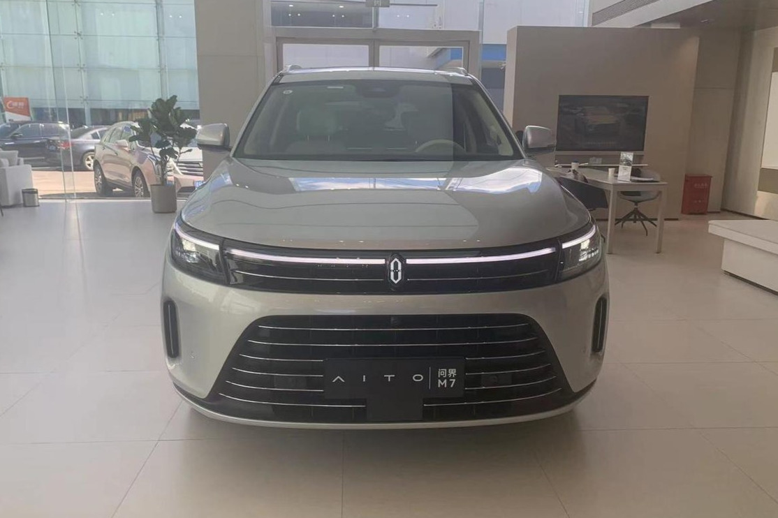 新款问界M7爆火,走访线下店带你看看遥遥领先如何做到的?