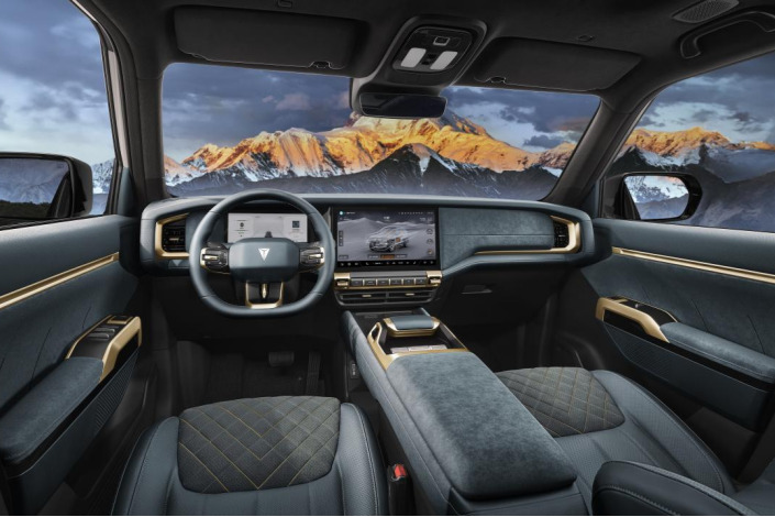 深蓝G318内饰首发：星际穿越舱设计，开启未来驾驶之旅